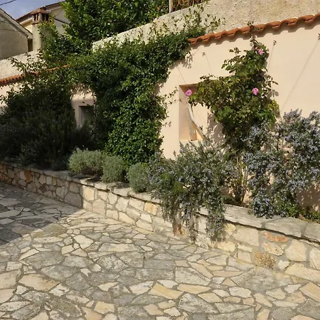 The House Aunt Regina Nyaraló