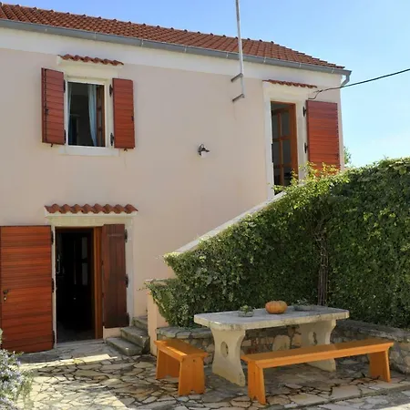 The House Aunt Regina Nyaraló *