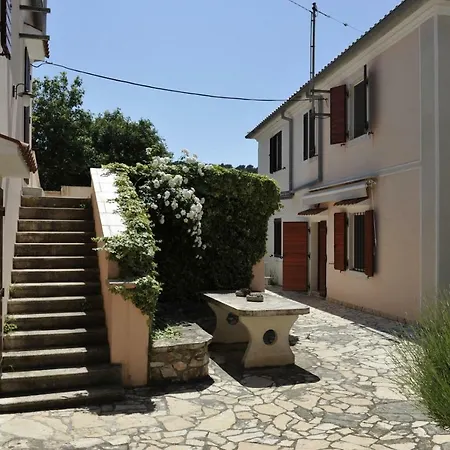 The House Aunt Regina Nyaraló